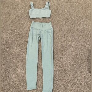 Light blue Amazon workout set - Size S - never worn (great condition)!